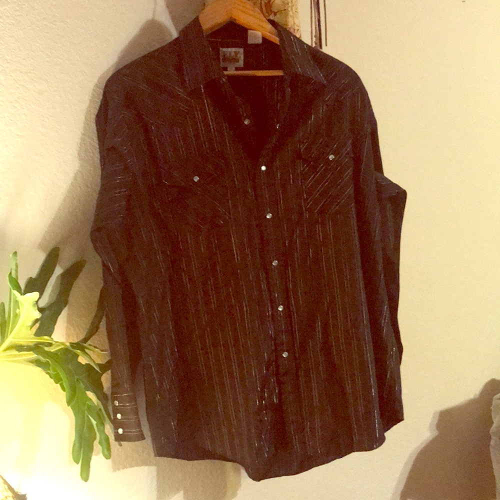 Ely cattleman black pearl snap Lng. Sleeve